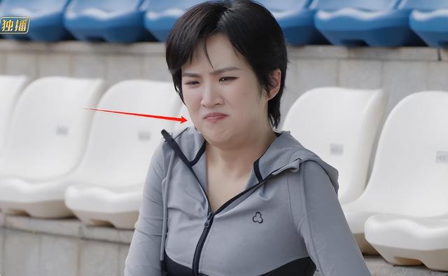 收手吧！资本家的“丑孩子”，笑的比哭还难看，别霍霍观众眼睛了