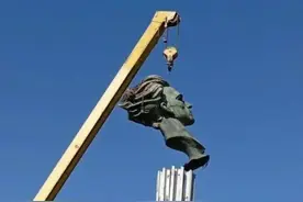 乌克兰拆了奥斯特洛夫斯基纪念碑，《钢铁是怎样炼成的》是他写的图片