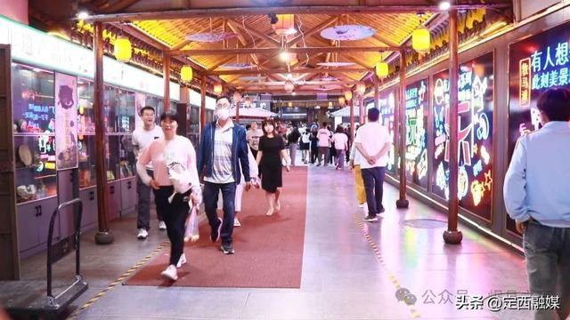 岷县：暑期热浪来袭 20℃清凉让“过路地”变“目的地”