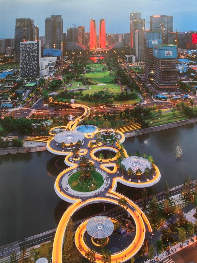 都说成都比重庆还要名气大，两地深度游后，才发现差距真的很大