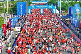 激情马拉松 活力新兰州｜黄河岸边 跑出活力无限图片