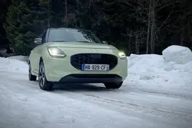 全新铃木雨燕Swift AllGrip：小型四驱两厢车图片