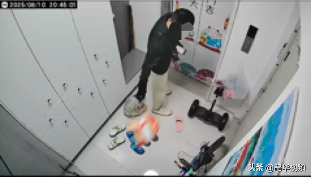 外卖员要求独自在家孩子开门拍照签收，遭拒后暴躁摔餐离去，当事网友：美团称会进行处罚