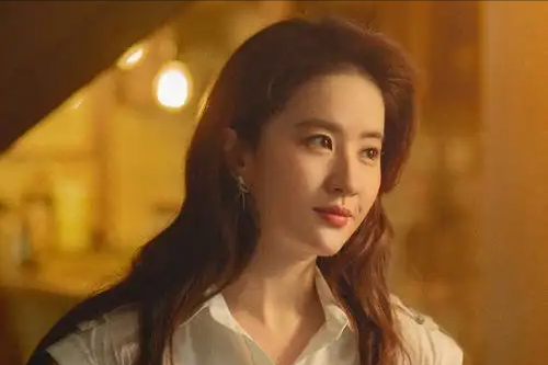 拍吻戏有生理反应怎么办？刘亦菲回应令人脸红，普通人很难做到！