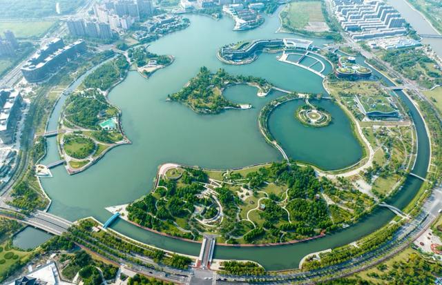 我是上海人,去了奉贤和金山,直言不讳:奉贤跟金山天差地别