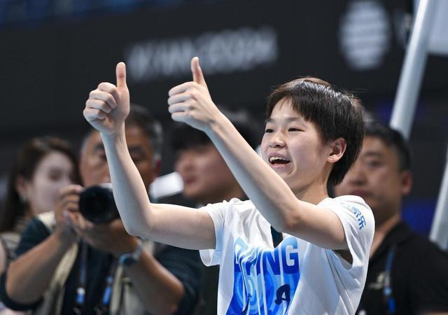 全红婵重返国家队，和陈艺文司雅杰开心聚餐，陈若琳没骑电车接她