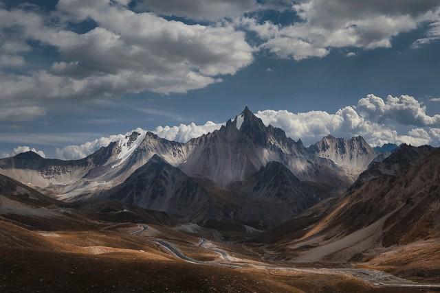 纵贯天山南北：此生必驾独库公路，在车轮上欣赏中国最美风景走廊