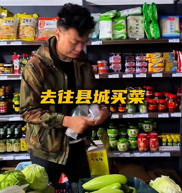 男子西藏遇到尼姑，住在4500米高的地方，吃肉修行，一闭关七八年