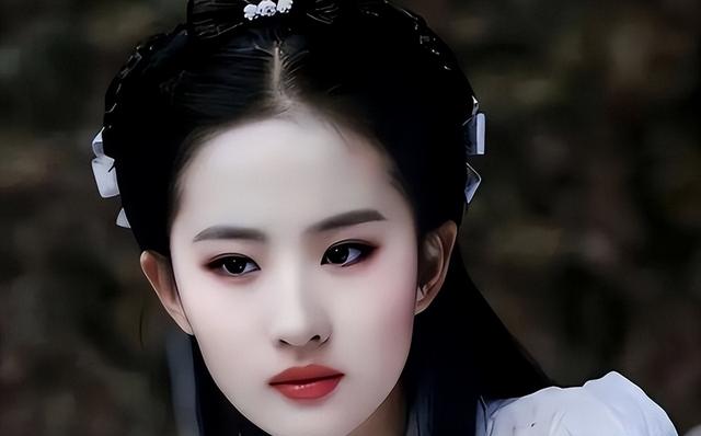 刘亦菲母亲刘晓莉：今66岁仍单身，身材傲人，长得比女儿还漂亮