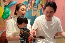 周丽淇罕晒全家福，为4岁儿子庆生，和傅程鹏幸福同框无惧争议图片