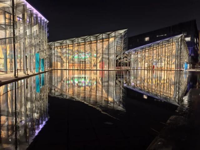 亮灯！马到！这是昨晚的南京