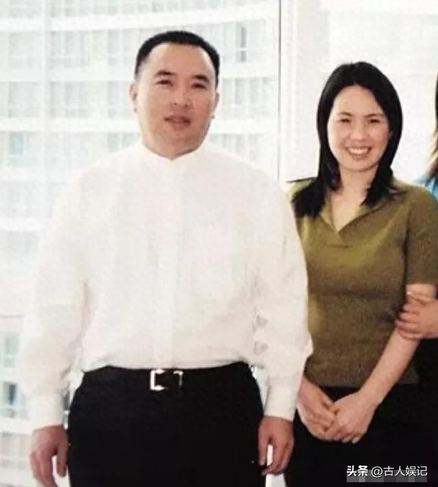 赖昌星妻子曾明娜现状，独居3000平老宅，做饭弄花草活成人生赢家