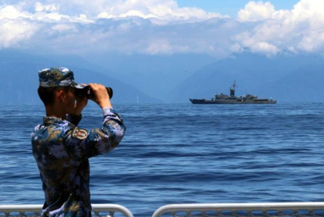 美媒出马打脸，特朗普训示高市，日本还想平事，中方回应绝不接受