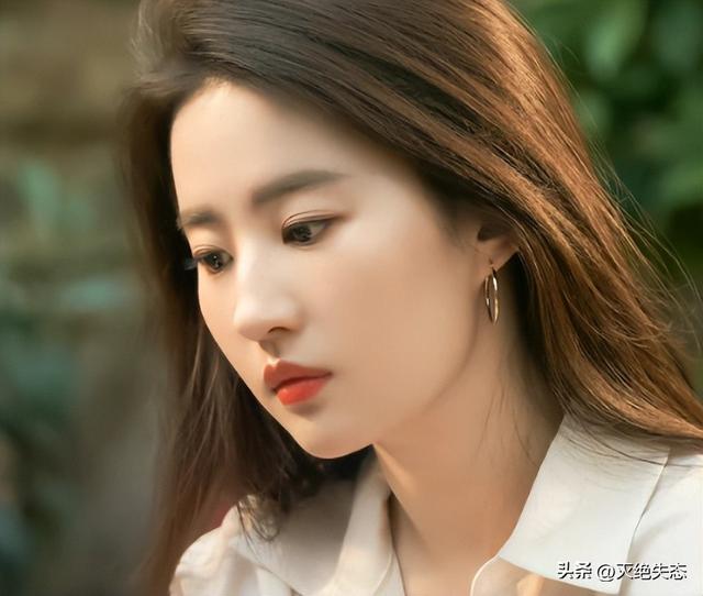 "指桑骂槐"！人民日报点赞辛芷蕾获奖感言，句句不提却字字提醒她