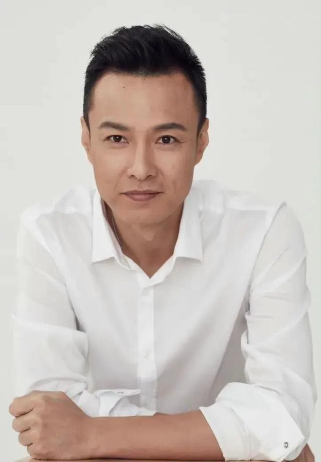 演反派再次爆红！相亲认识妻子，15年零绯闻，一起陪妈妈抗癌！