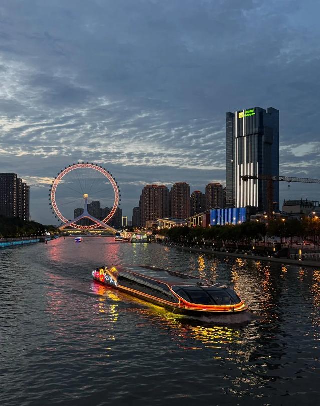 天津打扮起来真漂亮!海河沿岸在发光,上合峰会让天津火出圈