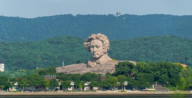 上个月去了趟湖南，我实话实说，湖南人的热辣让我眼界大开！