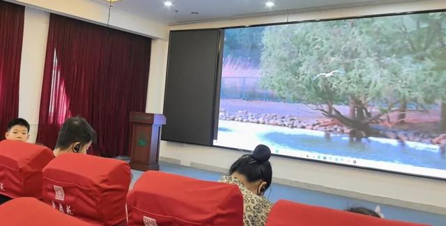 “永定河畔麋鹿生”麋鹿回归40周年夏秋游活迎来了第一批游客