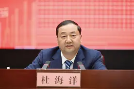 履新一年多后，杜海洋任襄阳市代理市长图片