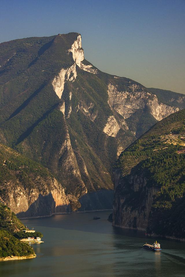 2024深秋四川行16 奉节县夔门大酒店 揽月楼凭栏夔门雄景入画来​