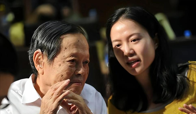 杨振宁去世不到2月	，令人担忧的事还是发生，翁帆近况被曝惹争议