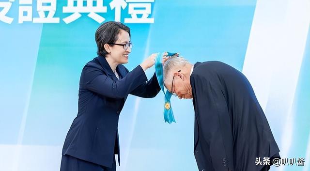 75岁芯片大佬潜逃美国！带核心技术机密，中国半导体暗战再添变数