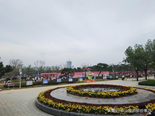 泰安：这个景点拆除了两排石灯笼，树少了，道新了，从压抑到敞亮