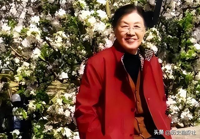 毛主席的机要秘书谢静宜有多美？长相清纯可爱	，当过北京市委书记