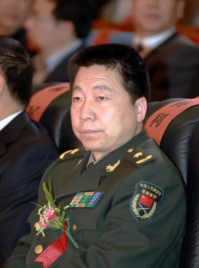 我国首位航天员杨利伟，被授予少将军衔，退休后能享受什么待遇？