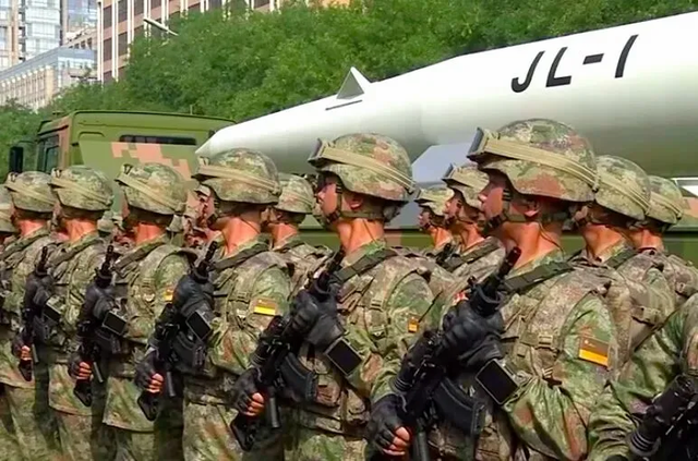 细节泪目！阅兵车牌号1945和2025