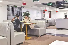 “龙宝宝”报到 月嫂供不应求图片