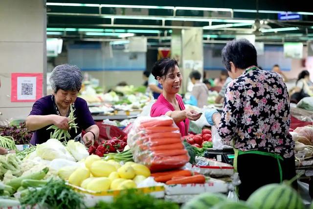 从伤口到视频，中国游客马尔代夫遇险，谁在导演“玩命式创作”