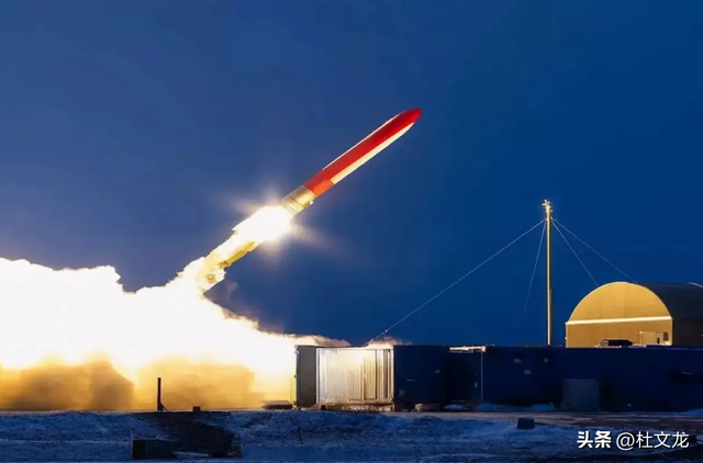 再亮硬核武器，普京宣布“波塞冬”试验成功，双无限核能力施压