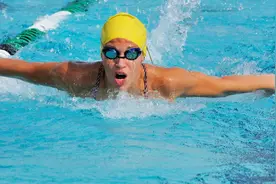 游泳是强健骨骼的良方！多次警告：步入中年，游泳时谨记4个原则图片