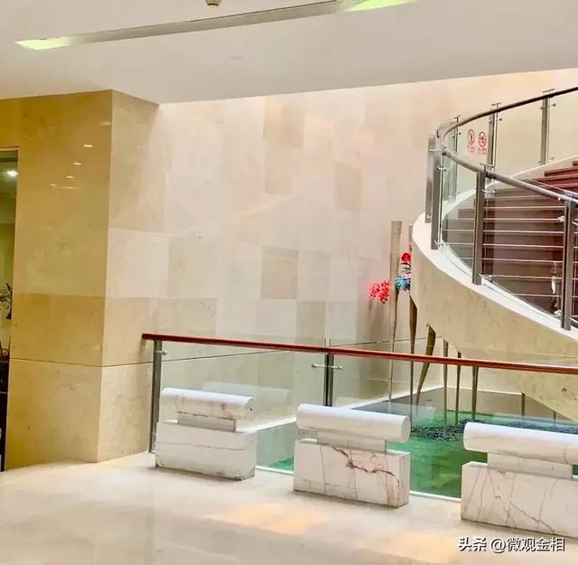 坐落于广州市中心的一家皇家园林式酒店广东迎宾馆