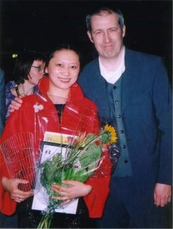 原来她是倪大红的妻子，难怪65岁还在内娱活跃，娶一个贤妻旺三代