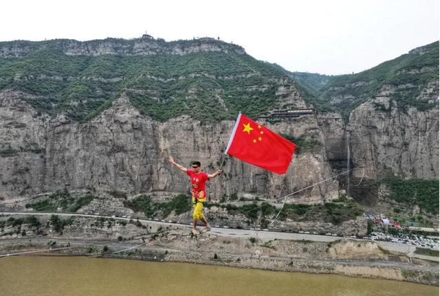 龙门之巅！黄河大梯子崖高空扁带国际挑战赛精彩开战！