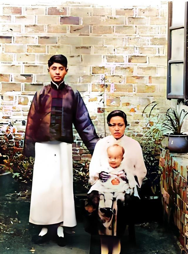 他高知高帅，对无才无貌的小脚妻子情有独钟，儿子杨振宁道出真相