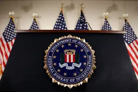 FBI连“中国威胁”都不管了，夜以继日，紧急删改萝莉岛名单图片