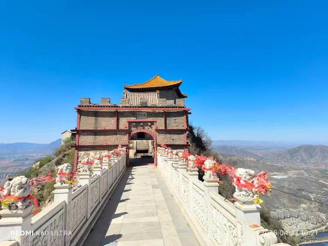 到河北张家口登鸡鸣山