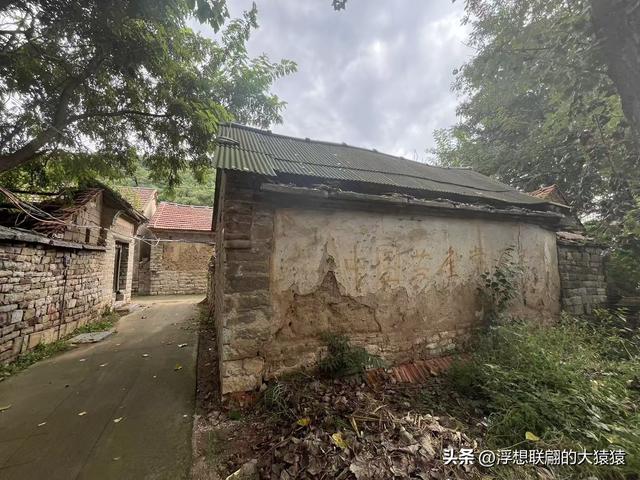 莱芜苗庄有一座隐在山坳里的古村：陡峪