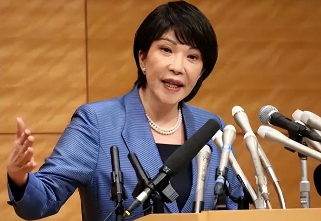 高市搞砸了，特朗普直接掀桌子，美国同意中国需求，但有一个要求