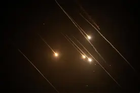 伊朗猛烈轰炸后，美以爆发严重内讧，拜登直接划下红线图片