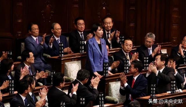 高市悬着的心还是死了	，13天后将面临下台，日本突然“弃美投韩”