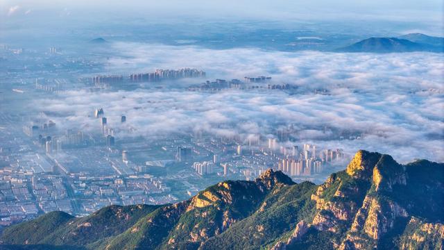 泰山云海之上的天地交响