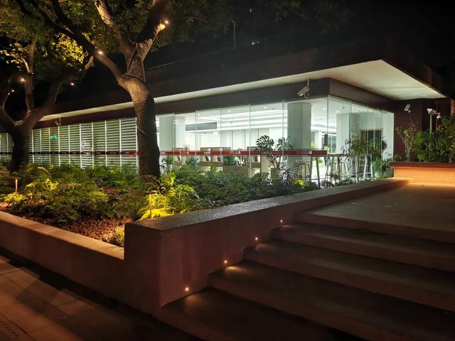 典藏上海，向新而生！上海市城市建设档案馆打开围墙，与市民共享单位附属绿地空间