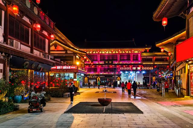 河北定州：古城夜色灯光璀璨 美轮美奂