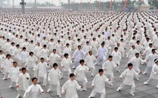 太极拳新手必看！4个简单招法学懂“不用蛮力的聪明拳”