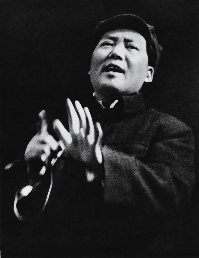 毛主席带李银桥去白云山庙，老和尚神秘地透露：主席不能游黄河