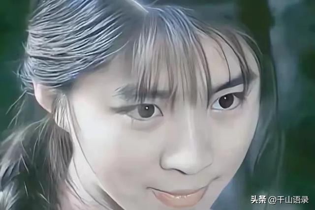 66岁迟蓬素颜被偶遇！穿洞洞鞋似邻居，《生万物》演技获赞